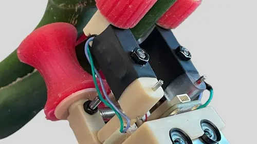 This 67-gram robot can climb up plant stems and build a 3D model to autonomously navigate among branches and leaves.

The hope? To eventuall…